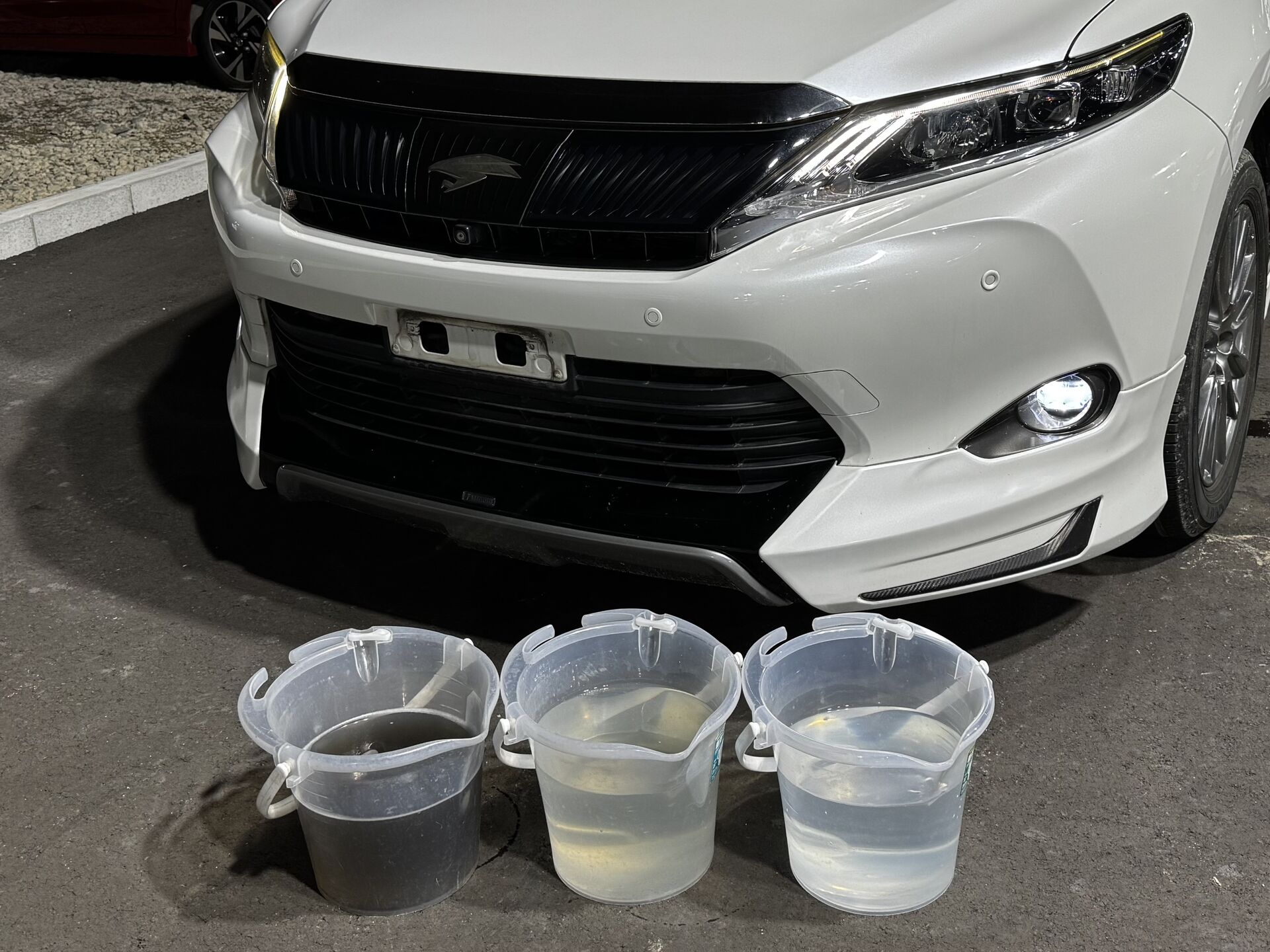 2015年式 トヨタ　ハリアー　46,000km