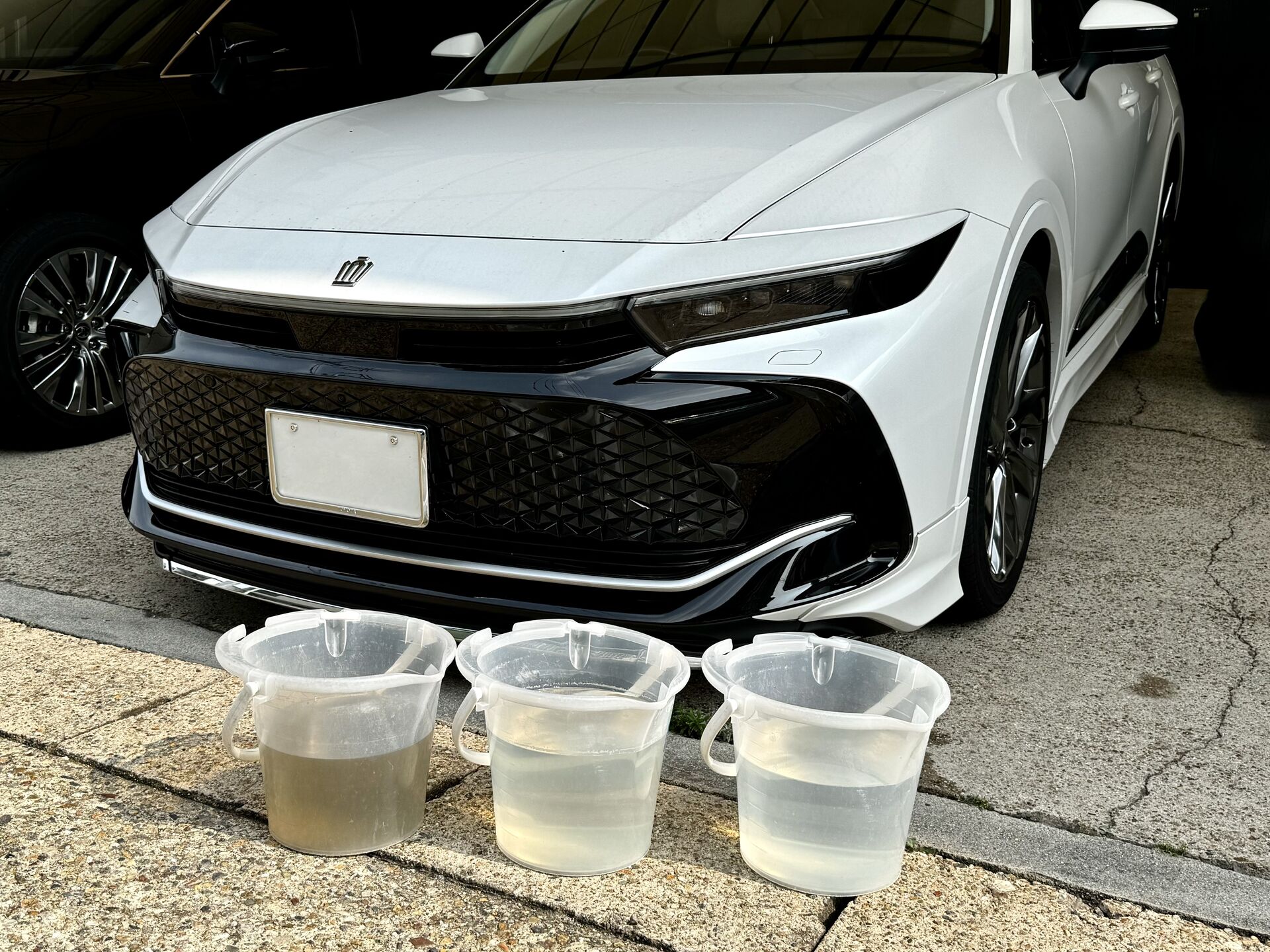 2022年式  トヨタ　クラウンクロスオーバー　29,500km