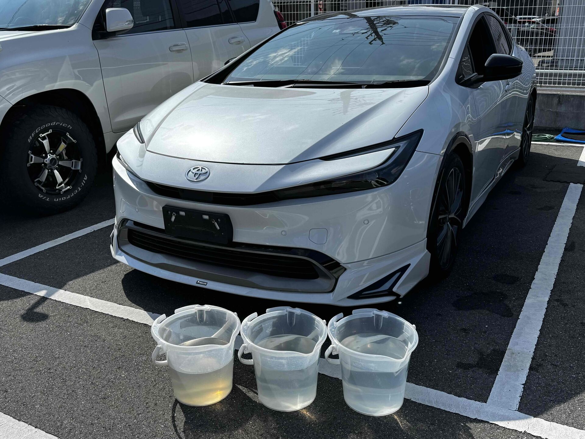 2023年式　トヨタ　プリウス   45,000km